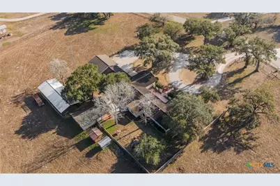 404 Glen Oaks Ln, Cuero, TX 77954 - Photo 4