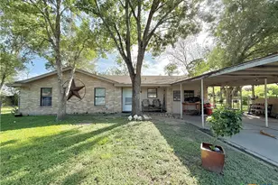 1209 Cobb St, Edna, TX 77957 - Photo 1