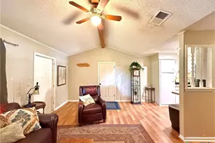 1209 Cobb St, Edna, TX 77957 - Photo 6