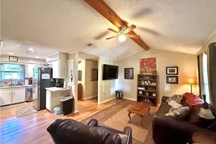 1209 Cobb St, Edna, TX 77957 - Photo 12