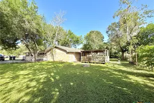 1209 Cobb St, Edna, TX 77957 - Photo 4