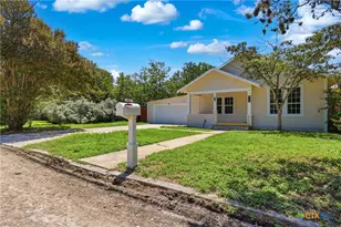 415 Elm St, Seguin, TX 78155 - Photo 4