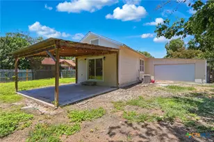 415 Elm St, Seguin, TX 78155 - Photo 24