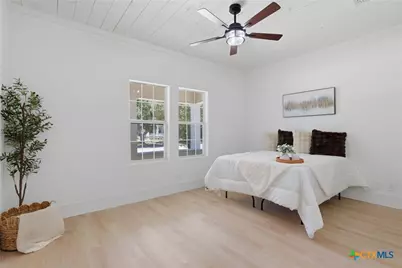 415 Elm Street, Seguin, TX 78155 - Photo 22