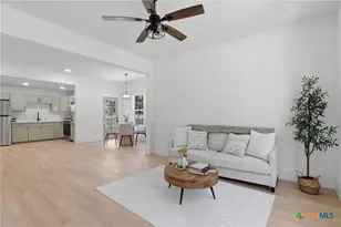 415 Elm St, Seguin, TX 78155 - Photo 1