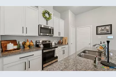 1132 Eagle Xing, Seguin, TX 78155 - Photo 16