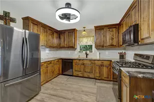 1422 Oakridge Ln, Canyon Lake, TX 78133 - Photo 12