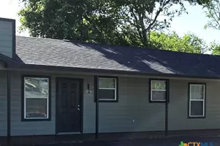 1037 W Court St, Seguin, TX 78155 - Photo 1