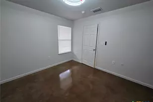 1037 W Court St, Seguin, TX 78155 - Photo 12