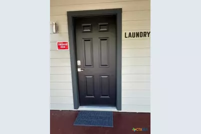 1037 W Court Street #Main, Seguin, TX 78155 - Photo 6