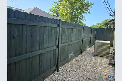 1037 W Court Street #Main, Seguin, TX 78155 - Photo 20