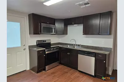 1037 W Court Street #Main, Seguin, TX 78155 - Photo 10