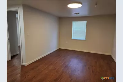 1037 W Court Street #Main, Seguin, TX 78155 - Photo 8