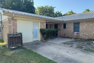105 Curry Dr, Gatesville, TX 76528 - Photo 2