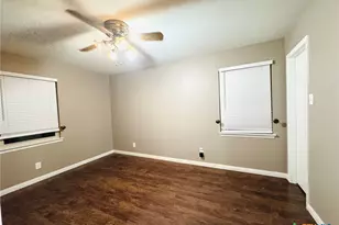 105 Curry Dr, Gatesville, TX 76528 - Photo 14