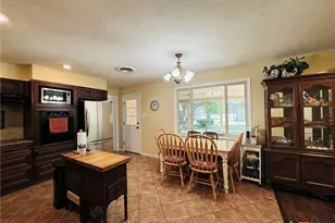 105 Curry Dr, Gatesville, TX 76528 - Photo 8