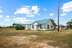 124 Hopper Rd, Tivoli, TX 77990 - Photo 2
