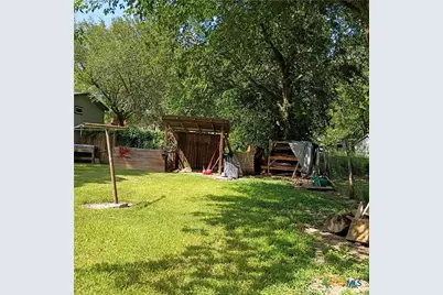 606 E Newman, Cuero, TX 77954 - Photo 10