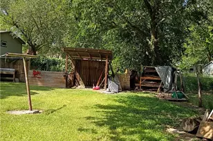 606 E Newman, Cuero, TX 77954 - Photo 10