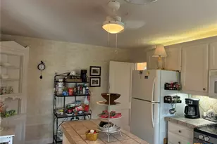 408 S Porter St, Lampasas, TX 76550 - Photo 14