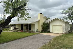 408 S Porter St, Lampasas, TX 76550 - Photo 2