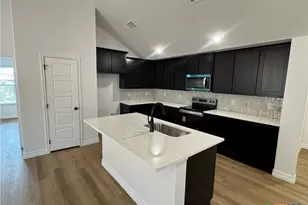 4905 Miranda Dr, Belton, TX 76513 - Photo 2