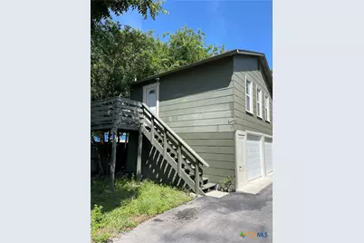 158 N Chestnut Avenue, New Braunfels, TX 78130 - Photo 2
