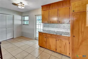 1103 Old Bloomington Rd, Victoria, TX 77905 - Photo 8