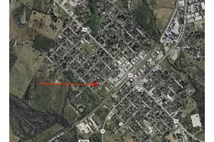 810 N Ave H, Shiner, TX 77984 - Photo 2