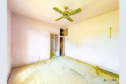 810 N Avenue H, Shiner, TX 77984 - Photo 8