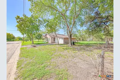 810 N Avenue H, Shiner, TX 77984 - Photo 4