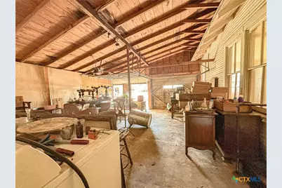 810 N Avenue H, Shiner, TX 77984 - Photo 12