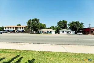 1606 S 31st St, Temple, TX 76504 - Photo 2