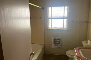 1001 Eisenhower St, Victoria, TX 77901 - Photo 6