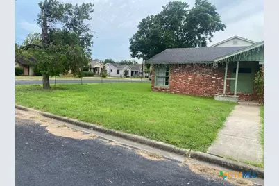 1001 Eisenhower Street, Victoria, TX 77901 - Photo 2