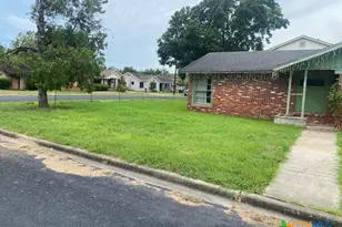 1001 Eisenhower St, Victoria, TX 77901 - Photo 2