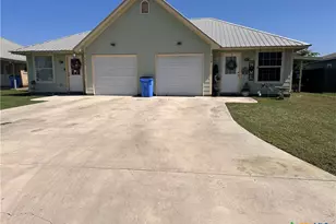 522 Baxter, Seguin, TX 78155 - Photo 2