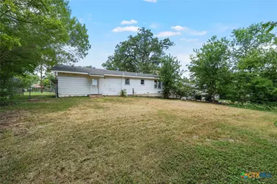 611 E 5th Street, Cameron, TX 76520 - Photo 18