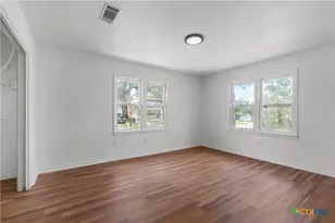 611 E 5th St, Cameron, TX 76520 - Photo 4