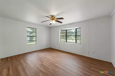 611 E 5th Street, Cameron, TX 76520 - Photo 14