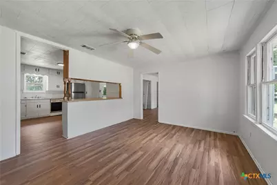 611 E 5th Street, Cameron, TX 76520 - Photo 6