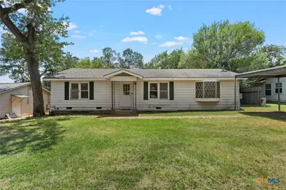611 E 5th Street, Cameron, TX 76520 - Photo 1