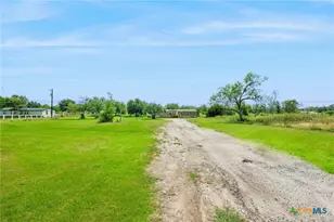 8954 County Rd 128, Floresville, TX 78114 - Photo 1