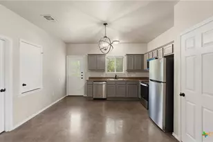 147 Rosedale Ave, New Braunfels, TX 78130 - Photo 2