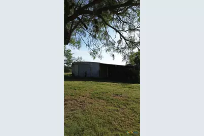 210 Julia St., Yoakum, TX 77995 - Photo 32