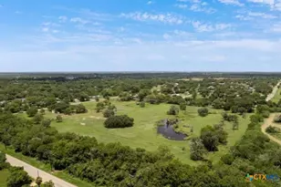 210 Julia St, Yoakum, TX 77995 - Photo 28