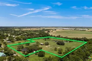 210 Julia St, Yoakum, TX 77995 - Photo 26