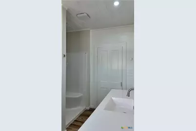 210 Julia St., Yoakum, TX 77995 - Photo 22
