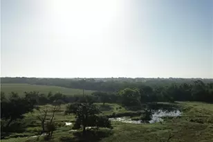 210 Julia St, Yoakum, TX 77995 - Photo 38