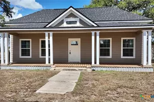 210 Julia St, Yoakum, TX 77995 - Photo 1